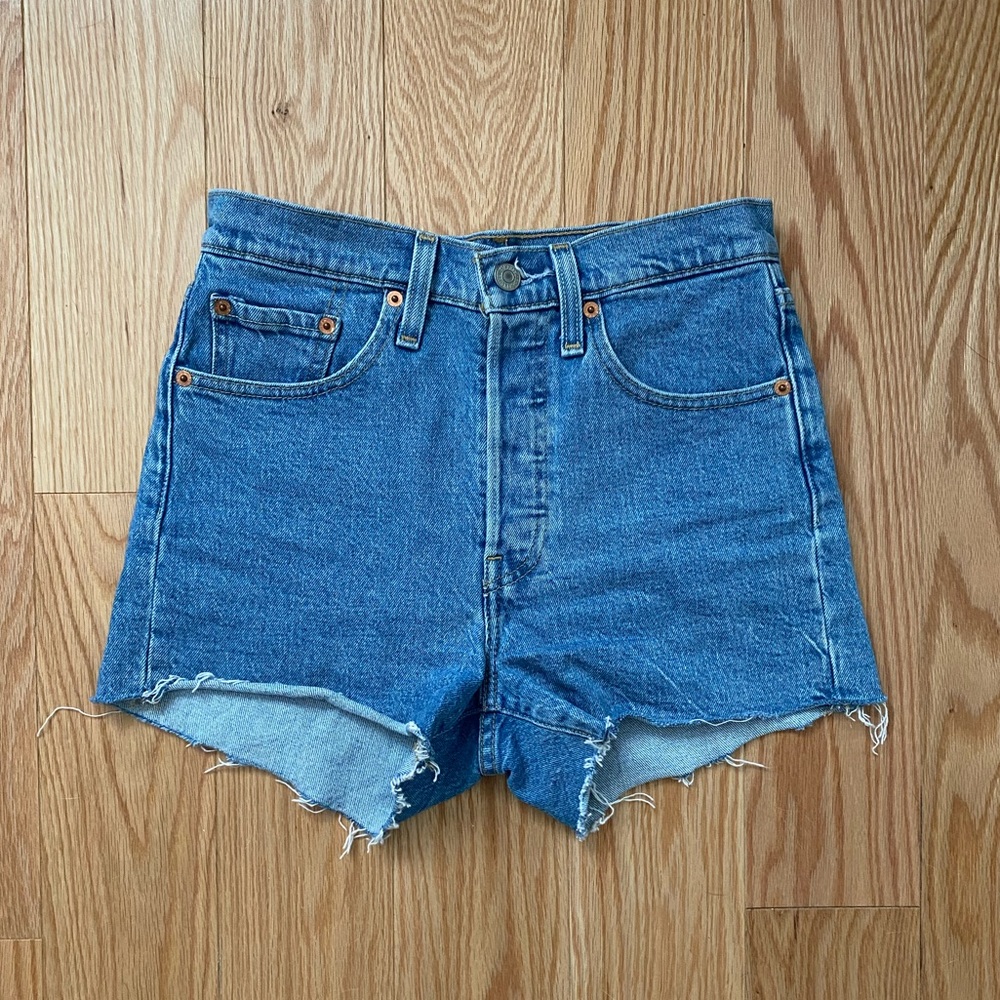 Levi’s denim shorts size US 25